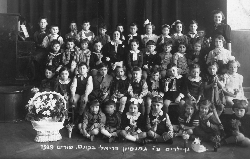 Purim kindergarten class, Kovno 1939